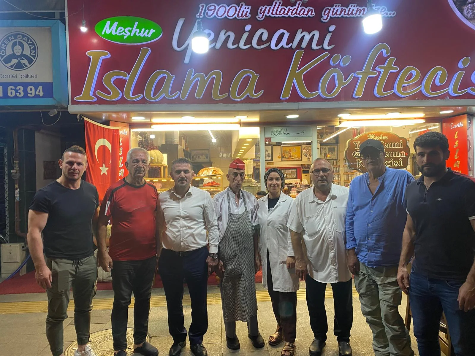 Meşhur Yeni Cami İslama Köftecisi